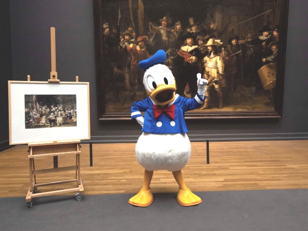 Merchandise van Donald Duck en het Rijksmuseum