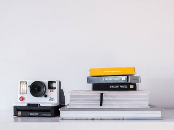 Polaroid herintroduceert zichzelf digitaal met Dept