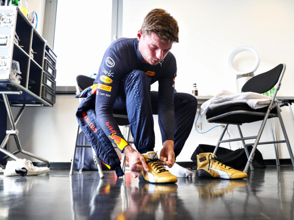 Puma presenteert gouden editie raceschoen Max Verstappen