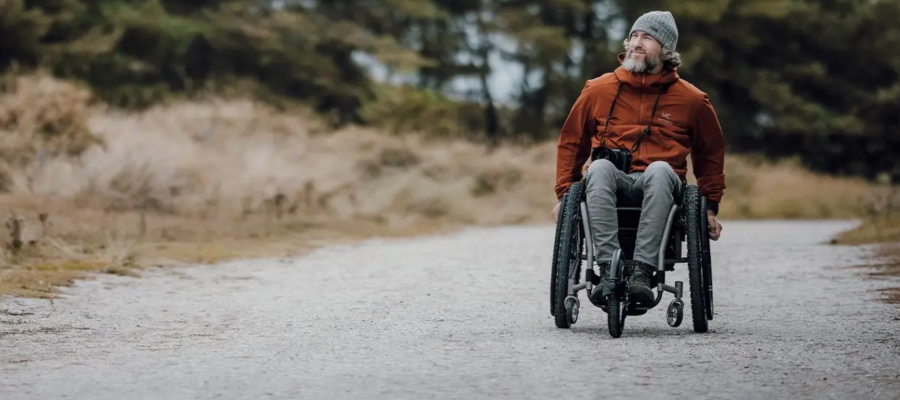 Zijdelings lichten Grappig Bever neemt kleding voor rolstoelgebruikers op in het assortiment -  Marketing Report